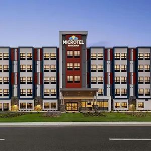 Microtel & Qc Hotel Dorval